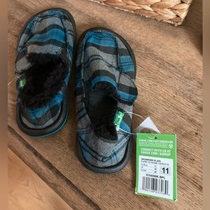Sanuk Sidewalk Surfer slip-ons - Boys size 11
